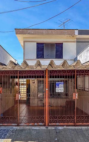 Casa à venda com 125m², 3 quartos e 2 vagas Casa à venda com 125m², 3 quartos e 2 vagasFachada