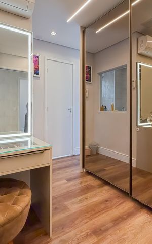 Apartamento à venda com 146m², 3 quartos e 3 vagas Apartamento à venda com 146m², 3 quartos e 3 vagasCloset da Suíte Master
