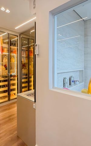 Apartamento à venda com 146m², 3 quartos e 3 vagas Apartamento à venda com 146m², 3 quartos e 3 vagasCloset da Suíte Master