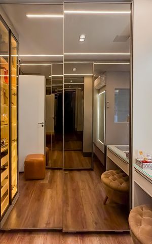 Apartamento à venda com 146m², 3 quartos e 3 vagas Apartamento à venda com 146m², 3 quartos e 3 vagasCloset da Suíte Master