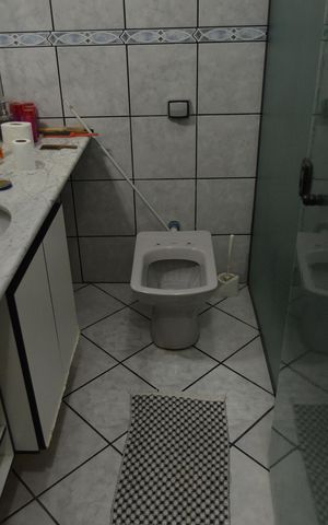 Casa à venda com 250m², 2 quartos e 2 vagasBanheiro da Suíte 2