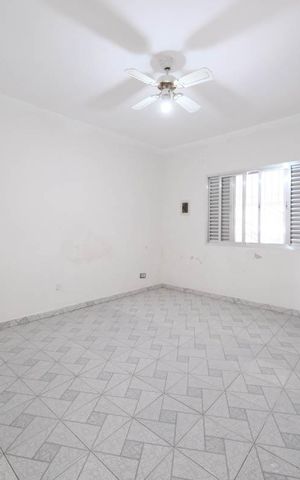 Casa para alugar com 70m², 2 quartos e 2 vagasQuarto 1