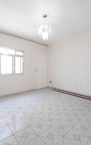 Casa para alugar com 70m², 2 quartos e 2 vagasSala