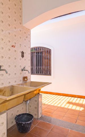 Casa à venda com 280m², 4 quartos e 3 vagas Casa à venda com 280m², 4 quartos e 3 vagasÁrea de Serviço