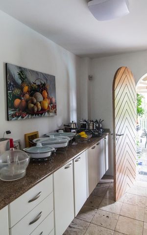 Casa de condomínio para alugar com 1300m², 4 quartos e 6 vagasCozinha