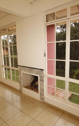 Casa de condomínio à venda com 152m², 3 quartos e 4 vagaslareira