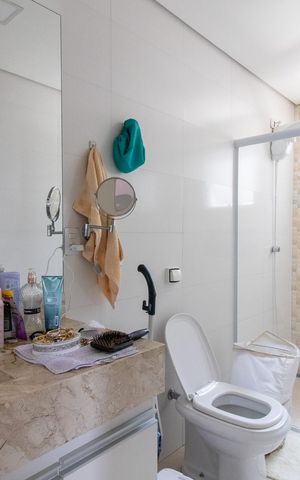 Casa à venda com 197m², 3 quartos e 2 vagas Casa à venda com 197m², 3 quartos e 2 vagasBanheiro