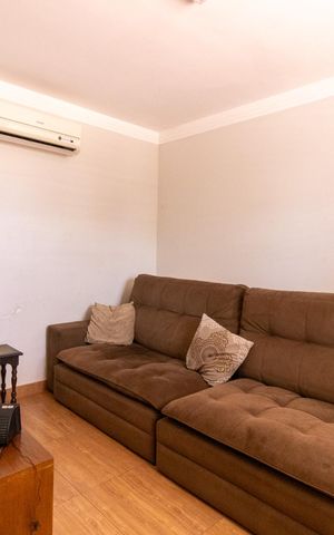 Casa à venda com 197m², 3 quartos e 2 vagas Casa à venda com 197m², 3 quartos e 2 vagasSala de TV