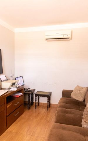 Casa à venda com 197m², 3 quartos e 2 vagas Casa à venda com 197m², 3 quartos e 2 vagasSala de TV