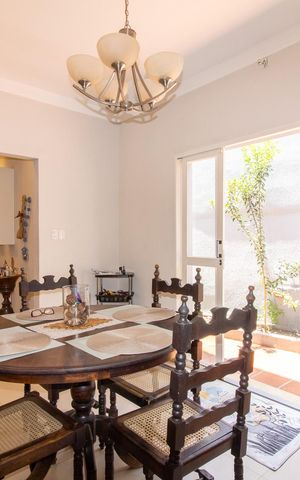 Casa à venda com 197m², 3 quartos e 2 vagas Casa à venda com 197m², 3 quartos e 2 vagasSala de Jantar