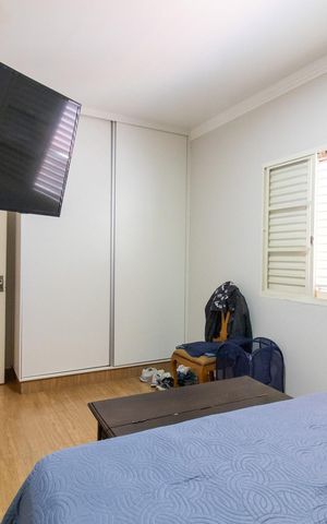 Casa à venda com 197m², 3 quartos e 2 vagas Casa à venda com 197m², 3 quartos e 2 vagasQuarto 2