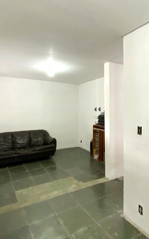 Casa à venda com 200m², 2 quartos e 2 vagas Casa à venda com 200m², 2 quartos e 2 vagasSala