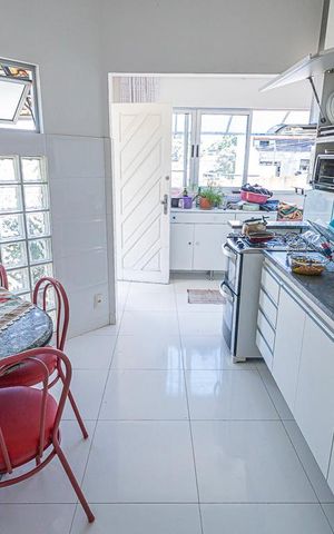 Casa à venda com 469m², 10 quartos e 4 vagas Casa à venda com 469m², 10 quartos e 4 vagascozinha
