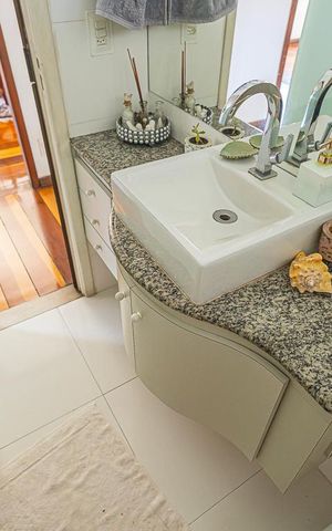 Casa à venda com 469m², 10 quartos e 4 vagas Casa à venda com 469m², 10 quartos e 4 vagasbanheiro