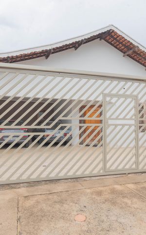 Casa à venda com 214m², 3 quartos e 5 vagas Casa à venda com 214m², 3 quartos e 5 vagasFachada
