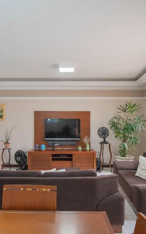 Casa à venda com 214m², 3 quartos e 5 vagas Casa à venda com 214m², 3 quartos e 5 vagasSala
