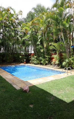 Casa à venda com 568m², 6 quartos e 2 vagasPiscina