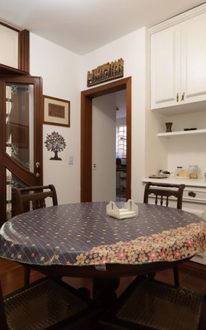 Casa à venda com 568m², 6 quartos e 2 vagasCopa