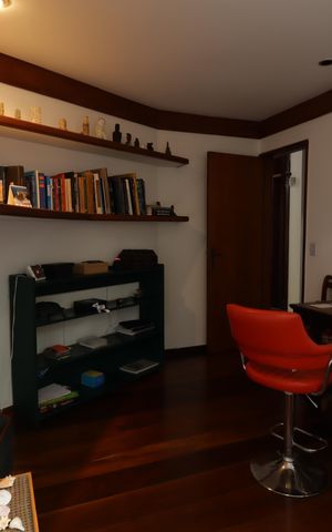 Casa à venda com 568m², 6 quartos e 2 vagasEscritório