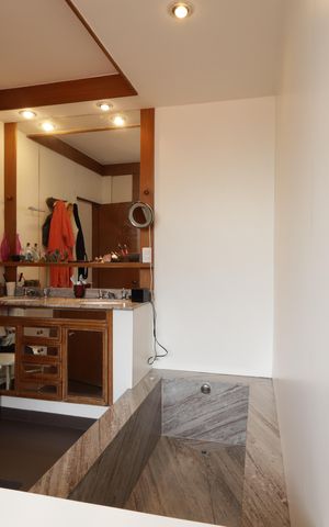 Casa à venda com 568m², 6 quartos e 2 vagasBanheiro da Suíte 2