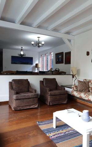 Casa à venda com 568m², 6 quartos e 2 vagasSala