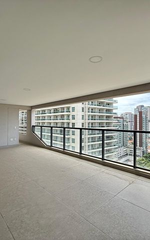 Apartamento à venda com 227m², 3 quartos e 4 vagas Apartamento à venda com 227m², 3 quartos e 4 vagasVaranda da Sala