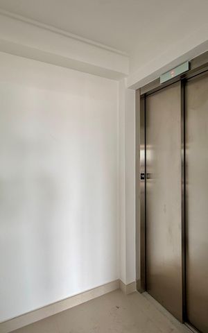 Apartamento à venda com 227m², 3 quartos e 4 vagas Apartamento à venda com 227m², 3 quartos e 4 vagasHall Social Apartamento