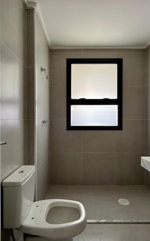 Apartamento à venda com 227m², 3 quartos e 4 vagas Apartamento à venda com 227m², 3 quartos e 4 vagasBanheiro da Suíte 1