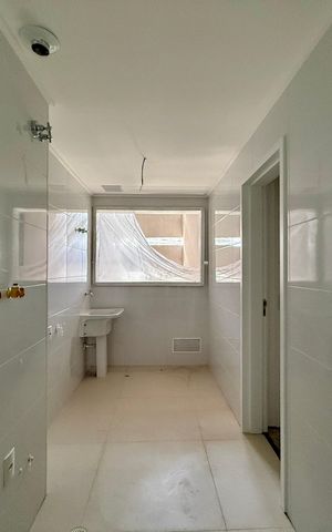 Apartamento à venda com 227m², 3 quartos e 4 vagas Apartamento à venda com 227m², 3 quartos e 4 vagasÁrea de Serviço