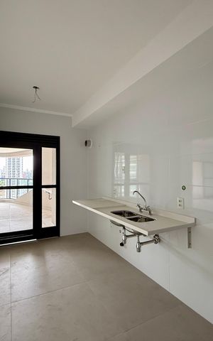 Apartamento à venda com 227m², 3 quartos e 4 vagas Apartamento à venda com 227m², 3 quartos e 4 vagasCozinha