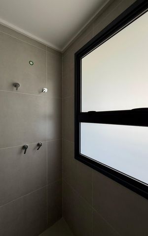 Apartamento à venda com 227m², 3 quartos e 4 vagas Apartamento à venda com 227m², 3 quartos e 4 vagasBanheiro da Suíte 1