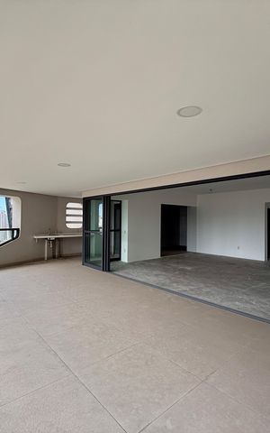 Apartamento à venda com 227m², 3 quartos e 4 vagas Apartamento à venda com 227m², 3 quartos e 4 vagasVaranda da Sala