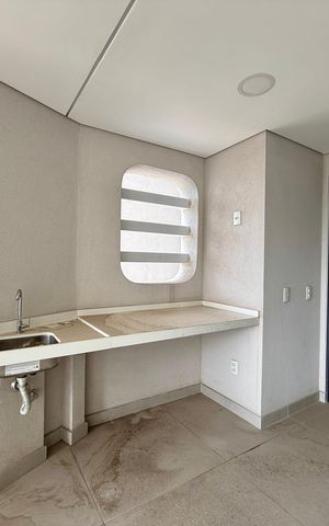 Apartamento à venda com 227m², 3 quartos e 4 vagas Apartamento à venda com 227m², 3 quartos e 4 vagasVaranda da Sala