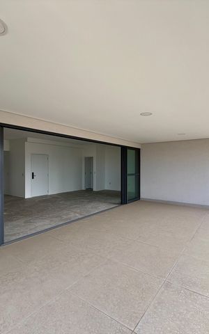 Apartamento à venda com 227m², 3 quartos e 4 vagas Apartamento à venda com 227m², 3 quartos e 4 vagasVaranda da Sala