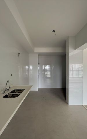 Apartamento à venda com 227m², 3 quartos e 4 vagas Apartamento à venda com 227m², 3 quartos e 4 vagasCozinha