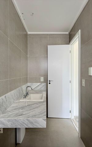 Apartamento à venda com 227m², 3 quartos e 4 vagas Apartamento à venda com 227m², 3 quartos e 4 vagasBanheiro Suíte 2