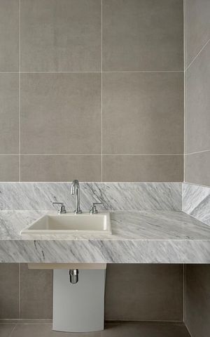 Apartamento à venda com 227m², 3 quartos e 4 vagas Apartamento à venda com 227m², 3 quartos e 4 vagasBanheiro Suíte 2