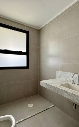 Apartamento à venda com 227m², 3 quartos e 4 vagas Apartamento à venda com 227m², 3 quartos e 4 vagasBanheiro da Suíte 1