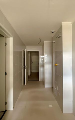 Apartamento à venda com 227m², 3 quartos e 4 vagas Apartamento à venda com 227m², 3 quartos e 4 vagasÁrea de Serviço