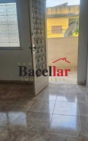 Casa à venda com 75m², 3 quartos e sem vaga