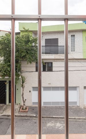Casa à venda com 263m², 5 quartos e 4 vagas Casa à venda com 263m², 5 quartos e 4 vagasVista do Quarto 2