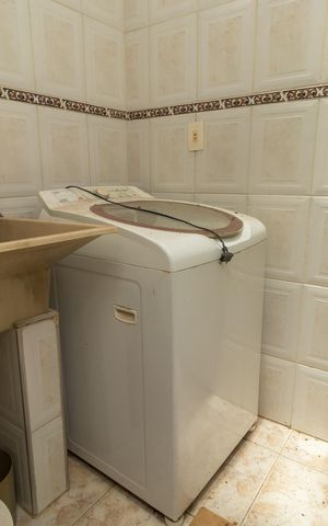 Casa à venda com 263m², 5 quartos e 4 vagas Casa à venda com 263m², 5 quartos e 4 vagasÁrea de Serviço 3
