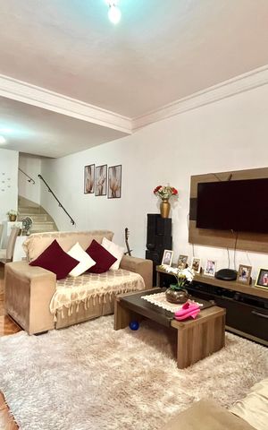 Casa à venda com 112m², 2 quartos e 1 vaga Casa à venda com 112m², 2 quartos e 1 vagaSala
