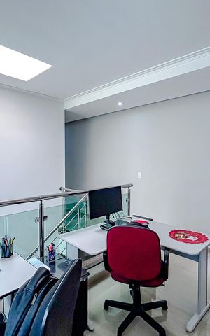 Casa à venda com 235m², 3 quartos e 4 vagasEscritório