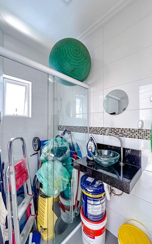 Casa à venda com 235m², 3 quartos e 4 vagasBanheiro de serviço