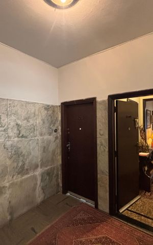 Apartamento à venda com 140m², 2 quartos e 1 vaga Apartamento à venda com 140m², 2 quartos e 1 vagaHall de entrada externo