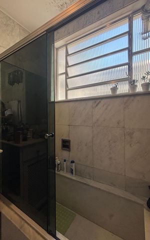 Apartamento à venda com 140m², 2 quartos e 1 vaga Apartamento à venda com 140m², 2 quartos e 1 vagaBanheiro social - banheira