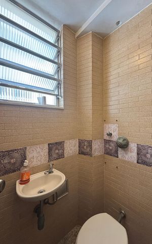 Apartamento à venda com 140m², 2 quartos e 1 vaga Apartamento à venda com 140m², 2 quartos e 1 vagaÁrea de serviço - banheiro