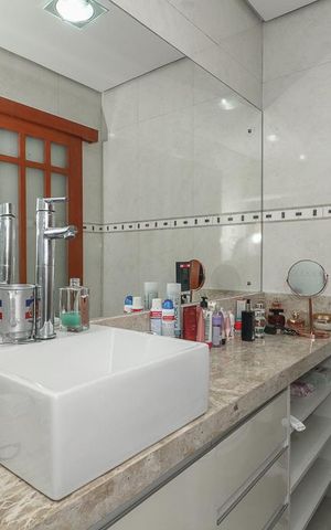 Casa de condomínio para alugar com 600m², 5 quartos e 4 vagasBanheiro da Suíte