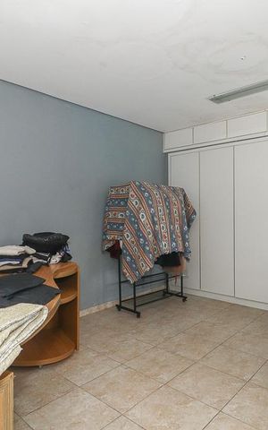 Casa de condomínio para alugar com 600m², 5 quartos e 4 vagasQuarto 3 / fundos